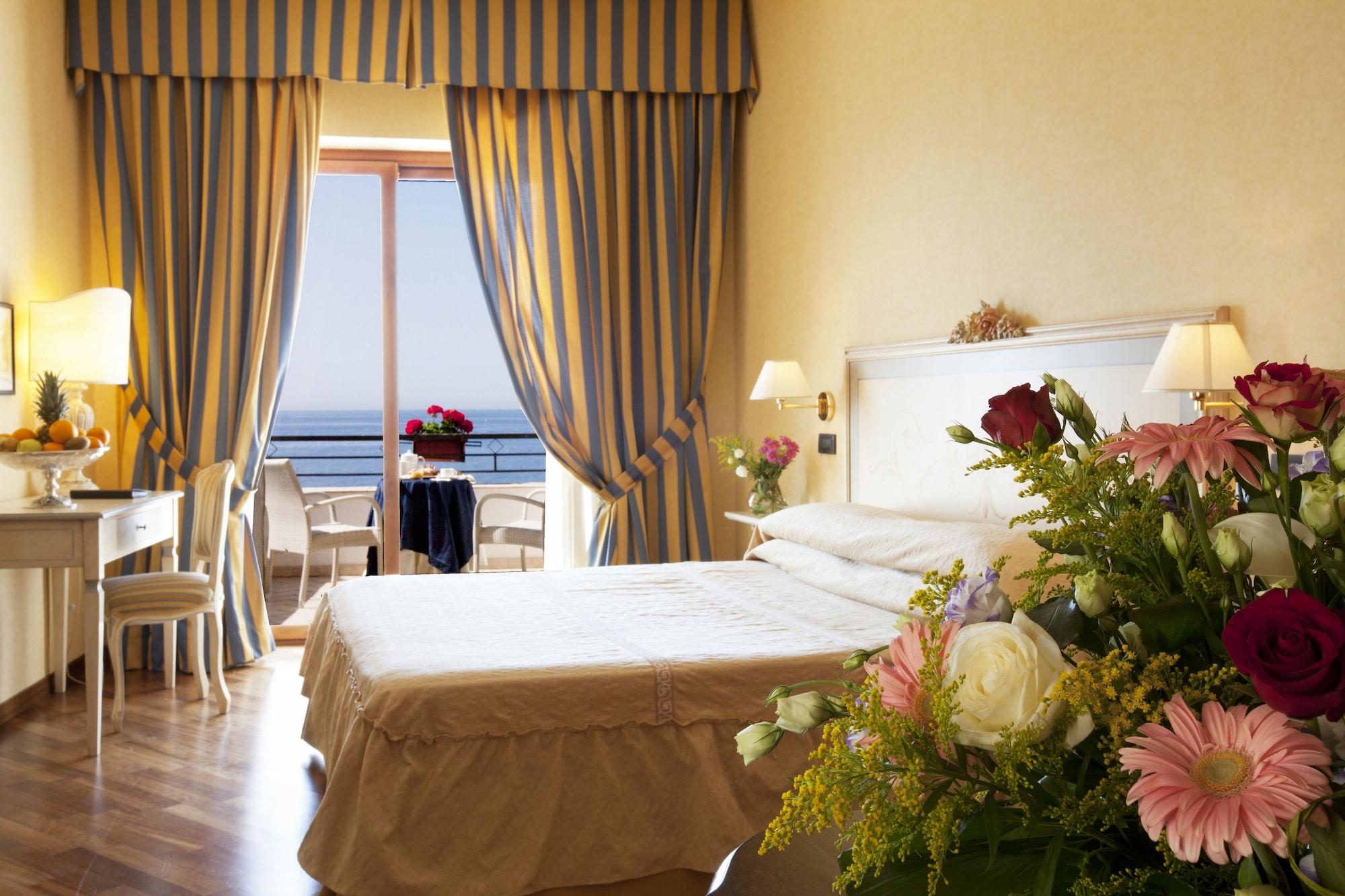 Punta Campanella Resort & Spa Massa Lubrense Ruang foto