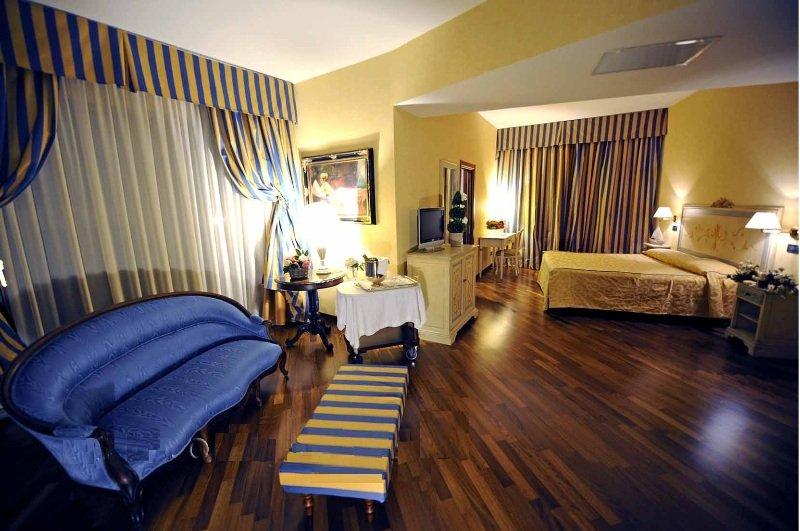 Punta Campanella Resort & Spa Massa Lubrense Bagian luar foto